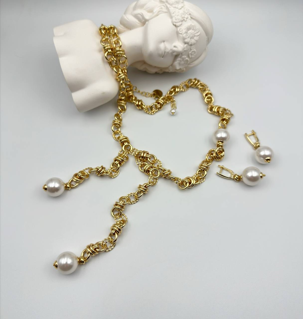 Колье, жемчуг swarovski Колье, жемчуг swarovski