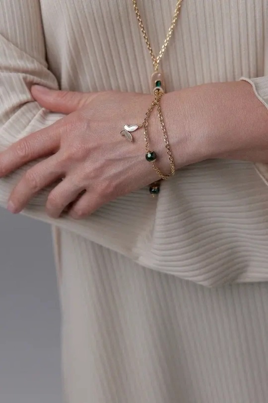 Колье из золота, корунд синт., Розовое золото